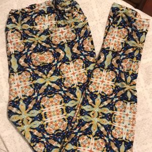 ***SALE***LulaRoe Tall & Curvy Size Leggings